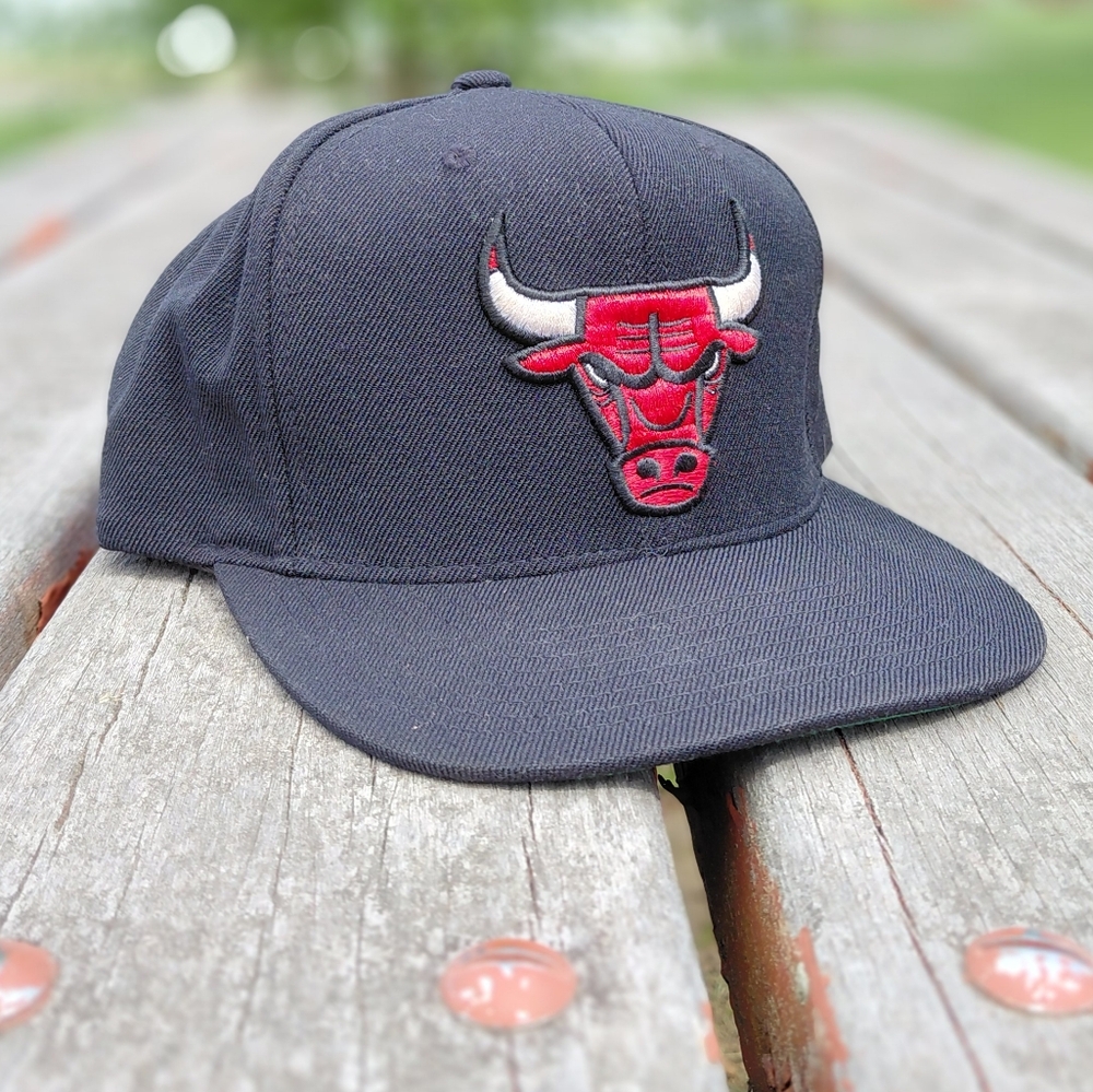 Mitchell & Ness Black NBA Chicago Bulls Core Basic Snapback Wool Hat